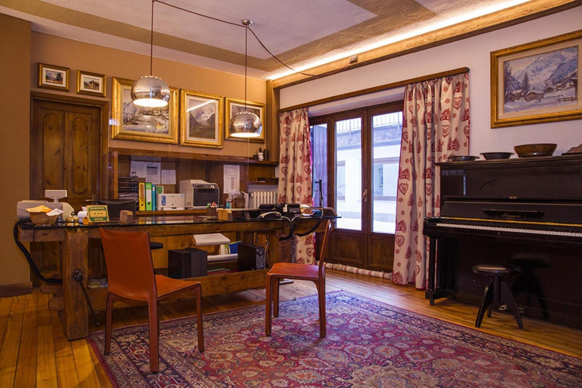 Hotel Pilier D'Angle & Wellness Courmayeur Exterior photo